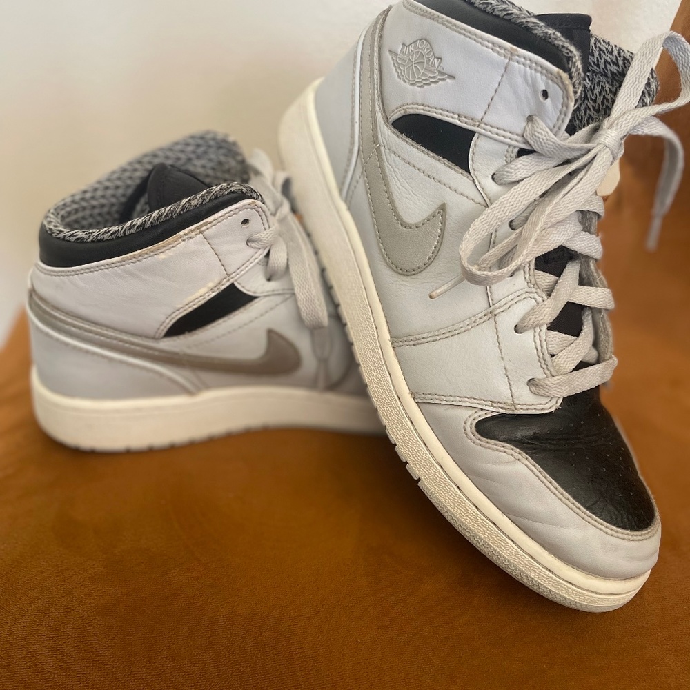 Nike Air Jordan 1 mid